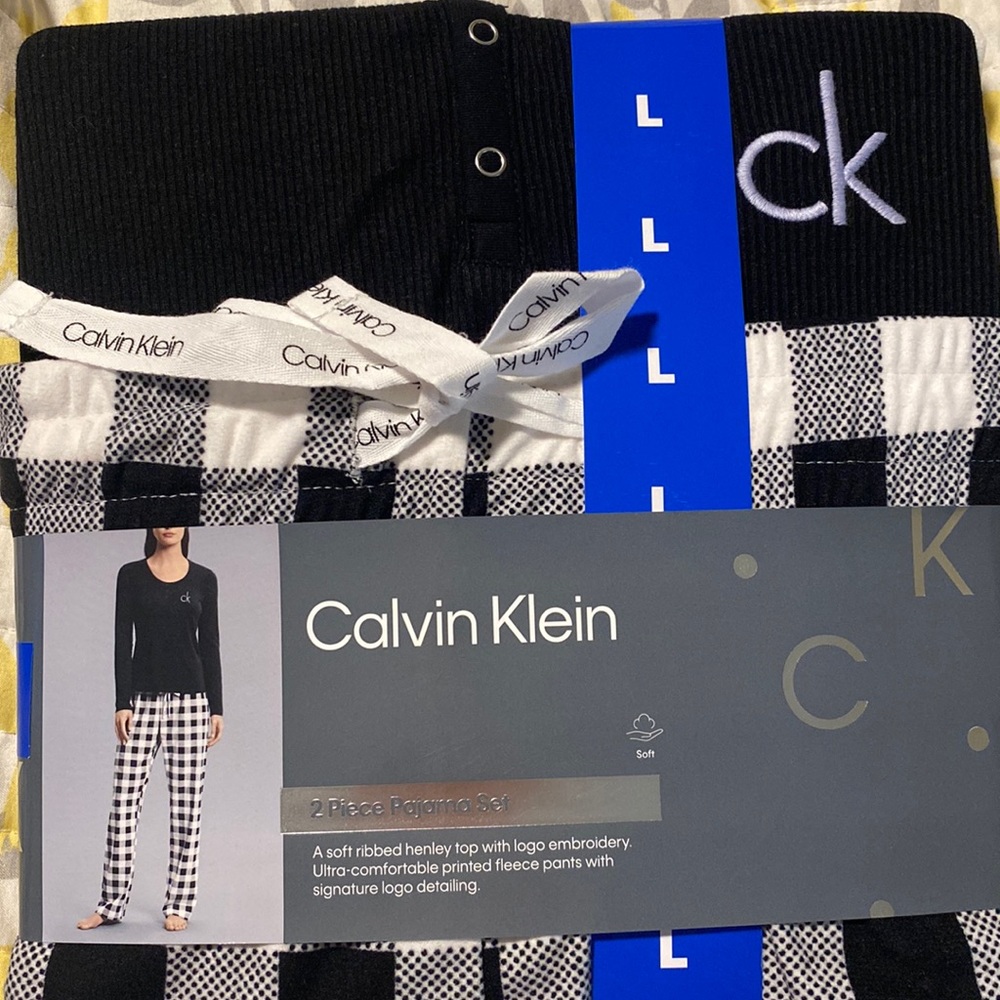 New with tags- Women’s 2 piece Calvin Klein Pajama Set